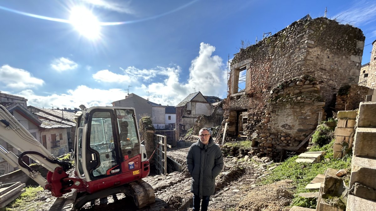 Carlos Cortina en el lugar donde se llevaría a cabo la actuación