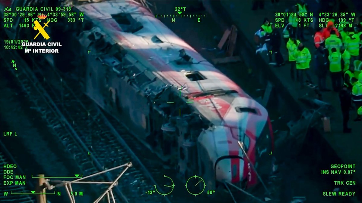 Vista aérea del accidente de trenes cerca de Adamuz este lunes.