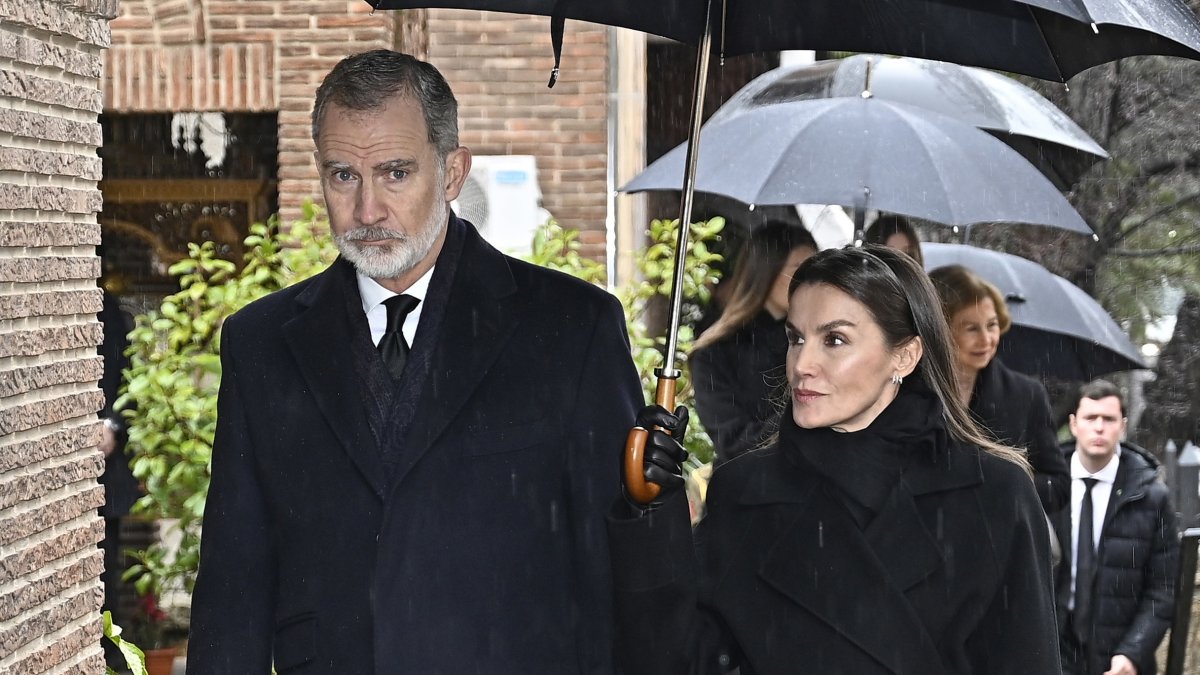 Sus Majestades los Reyes, Don Felipe de Borbón y Doña Letizia Ortiz, llegan a la catedral Ortodoxa Griega de San Andrés y San Demetrio para asistir al responso por Su Alteza Real la Princesa Doña Irene de Grecia.