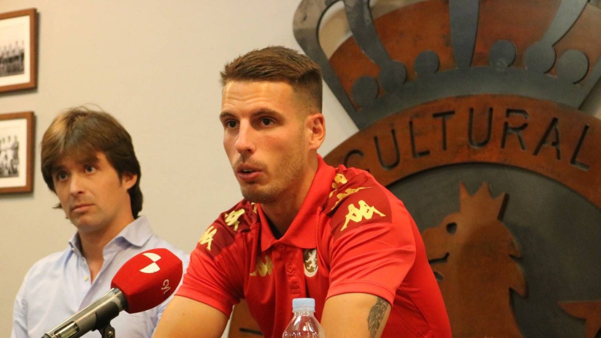 Carlos Calderón jugó la pasada temporada en la Cultural y en estaba enrolado en el Cartagena.