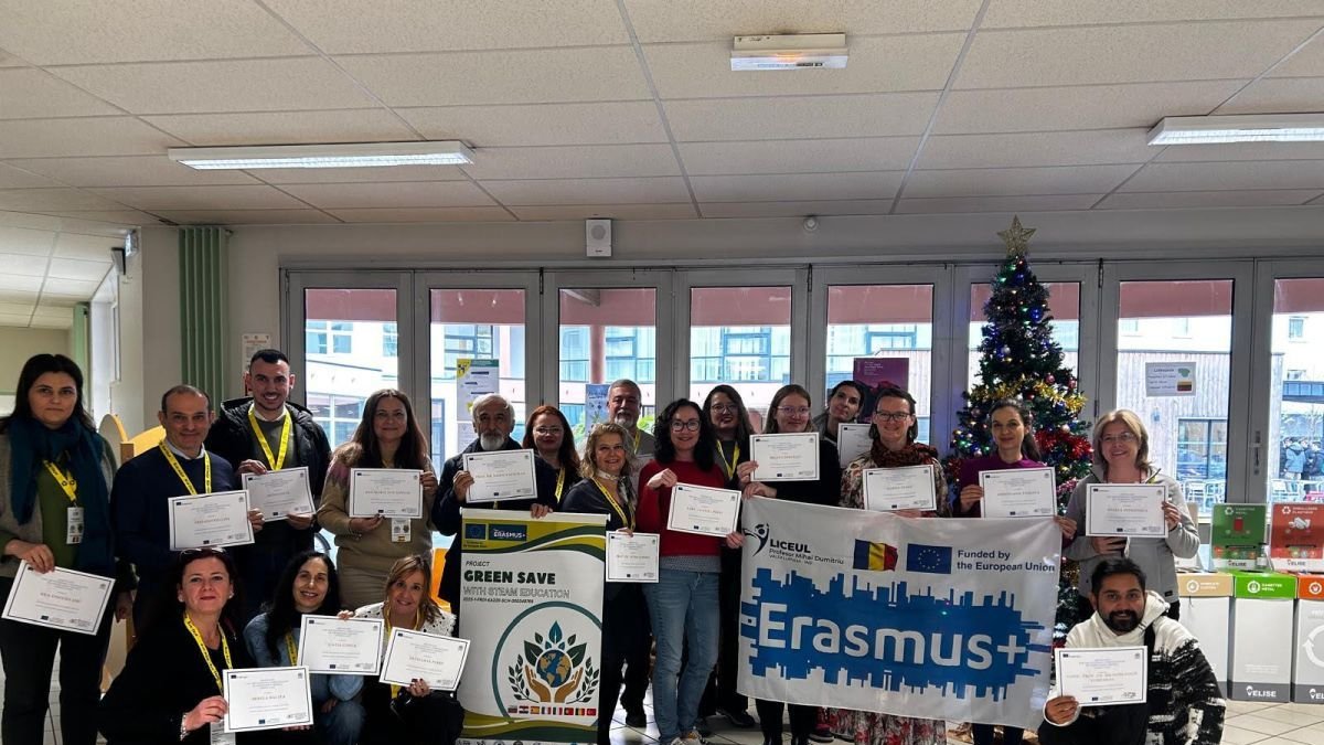 Participantes en el programa internacional con profesorado y alumnos de Ponferrada.