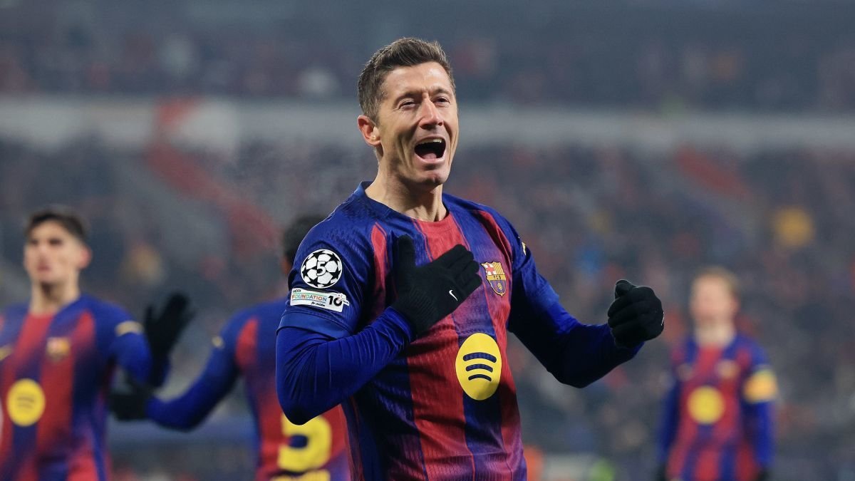 Lewandowski celebra su gol al Slavia de Praga. Antes había marcado en propia puerta.