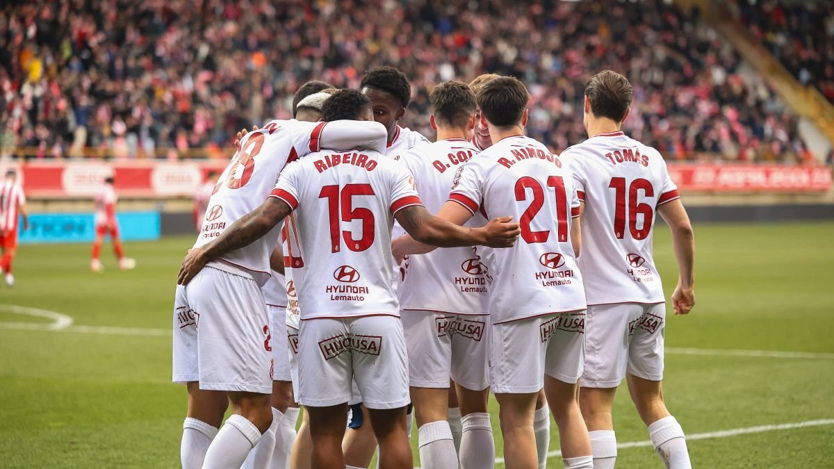 Los jugadores de la Cultural celebran uno de los goles marcados esta temporada.
