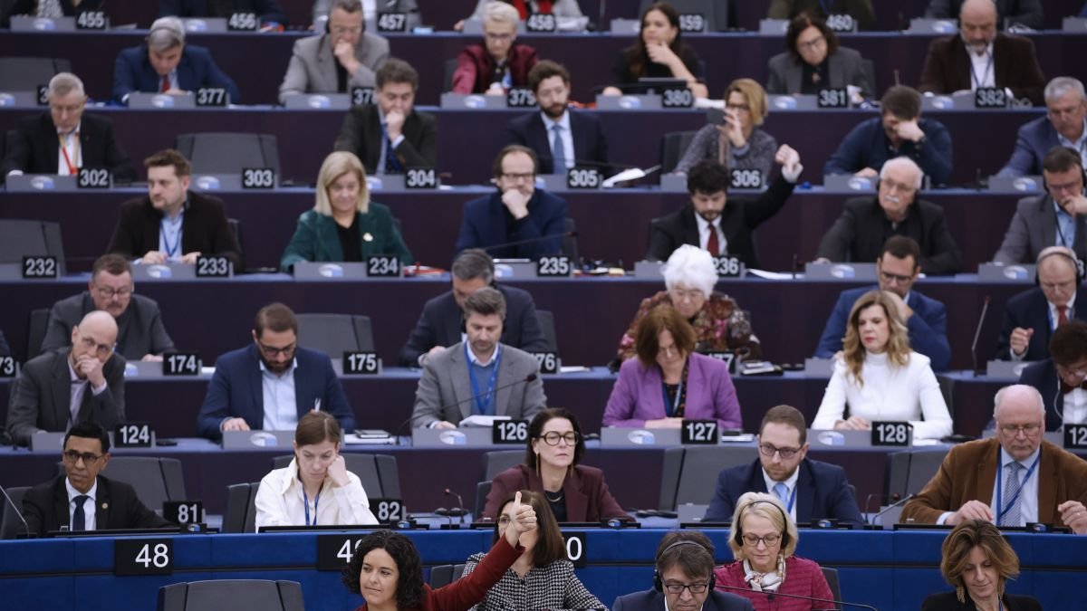 La votación en el hemiciclo fue muy ajustada.