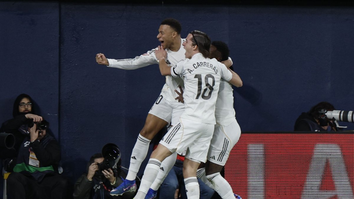 Mbappé celebra con sus compañeros uno de sus goles.