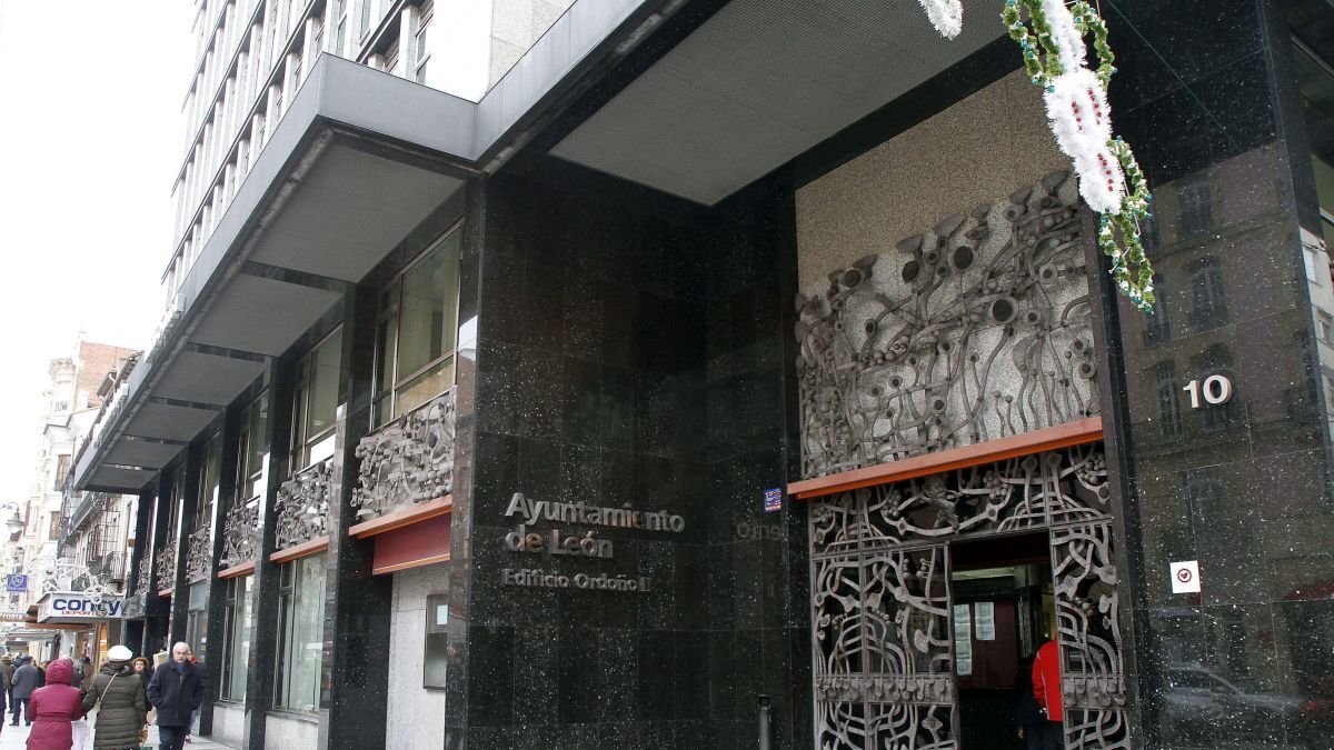 Fachada del edificio administrativo del Ayuntamiento de León en Ordoño II.
