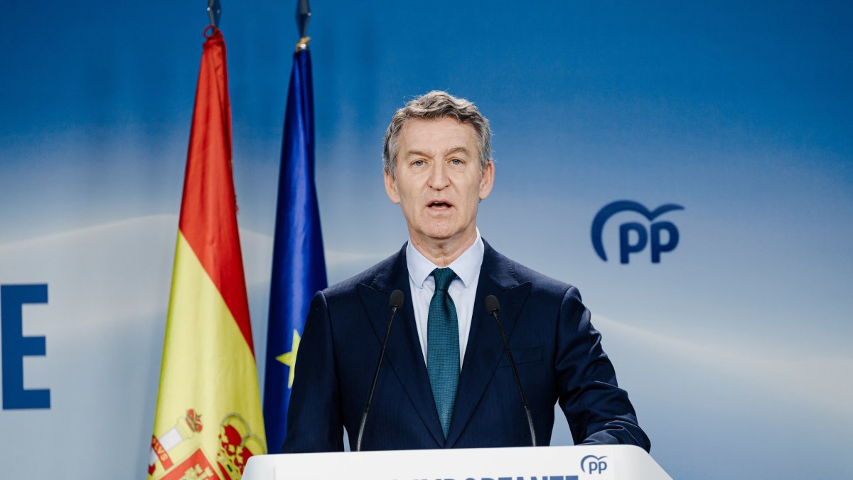 El presidente del Partido Popular, Alberto Núñez Feijóo, durante una rueda de prensa,