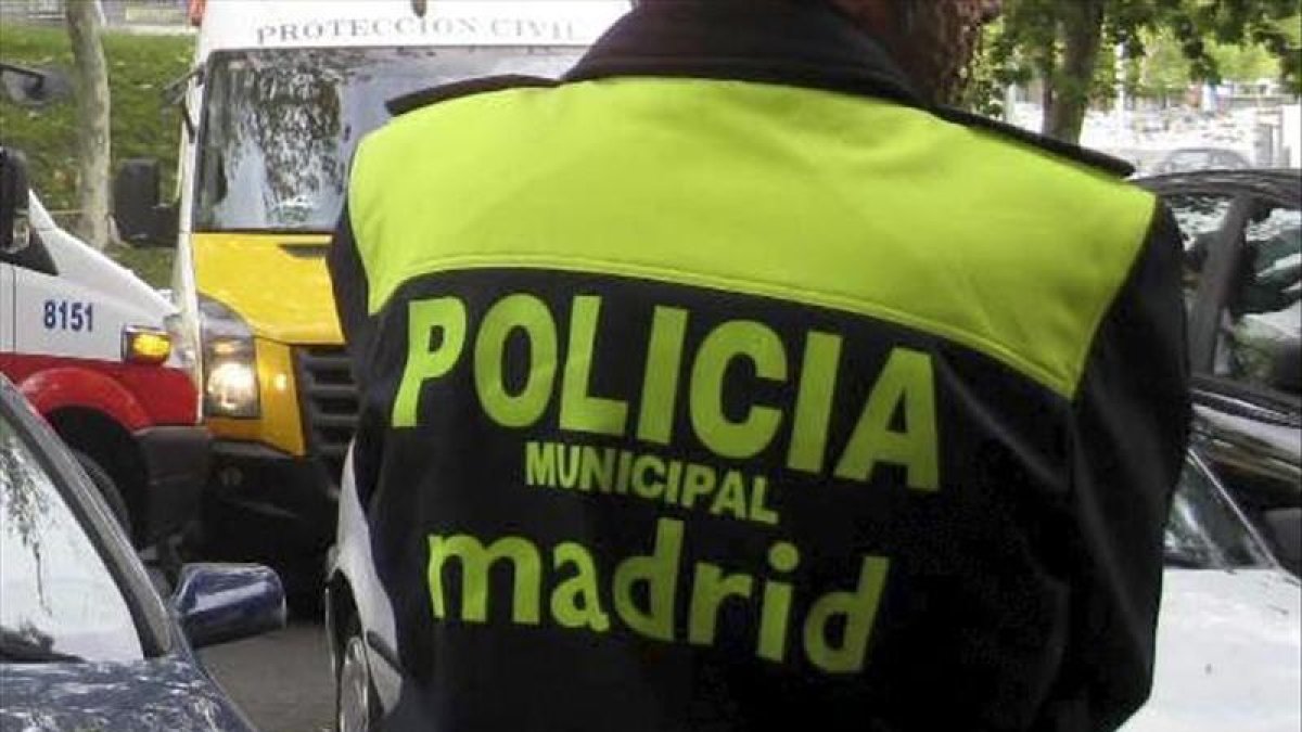 Imagen de archivo de un policía municipal de Madrid