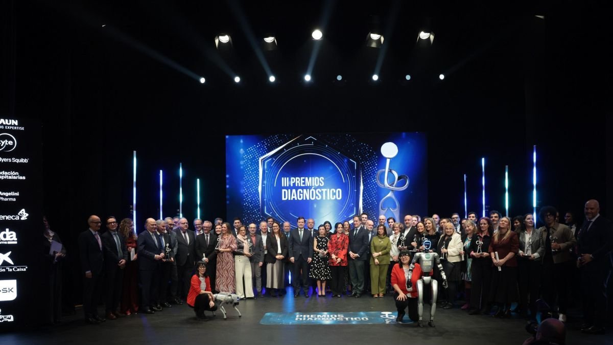 Foto de familia de la entrega de la III edición de los Premios Diagnóstico de CyLTV.