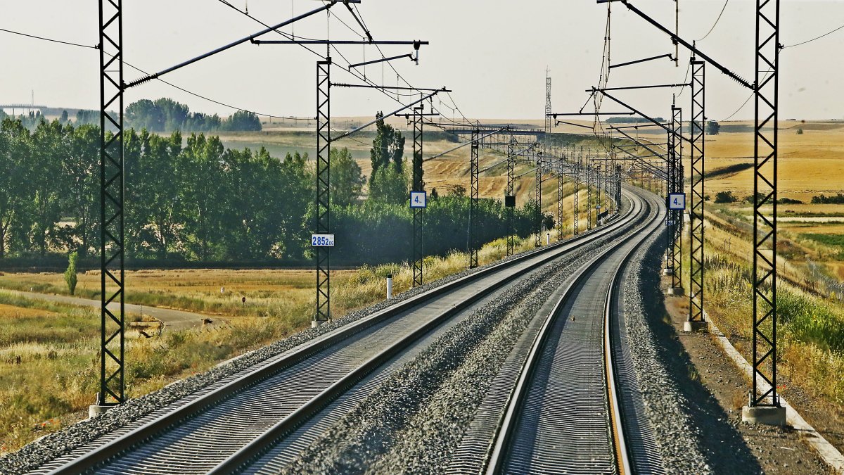 Trazado de alta velocidad entre León y Valladolid.