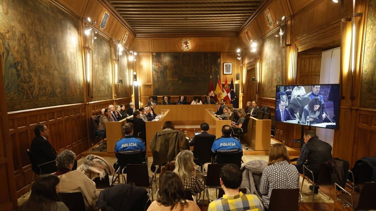 Un momento del Pleno municipal en la sede de la Diputación.