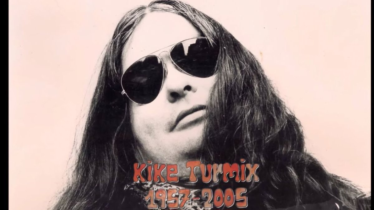 Enrique Vitoria Comerzana, más conocido como Kike Turmix (Bilbao, 24 de junio de 1957-Madrid, 17 de octubre de 2005).