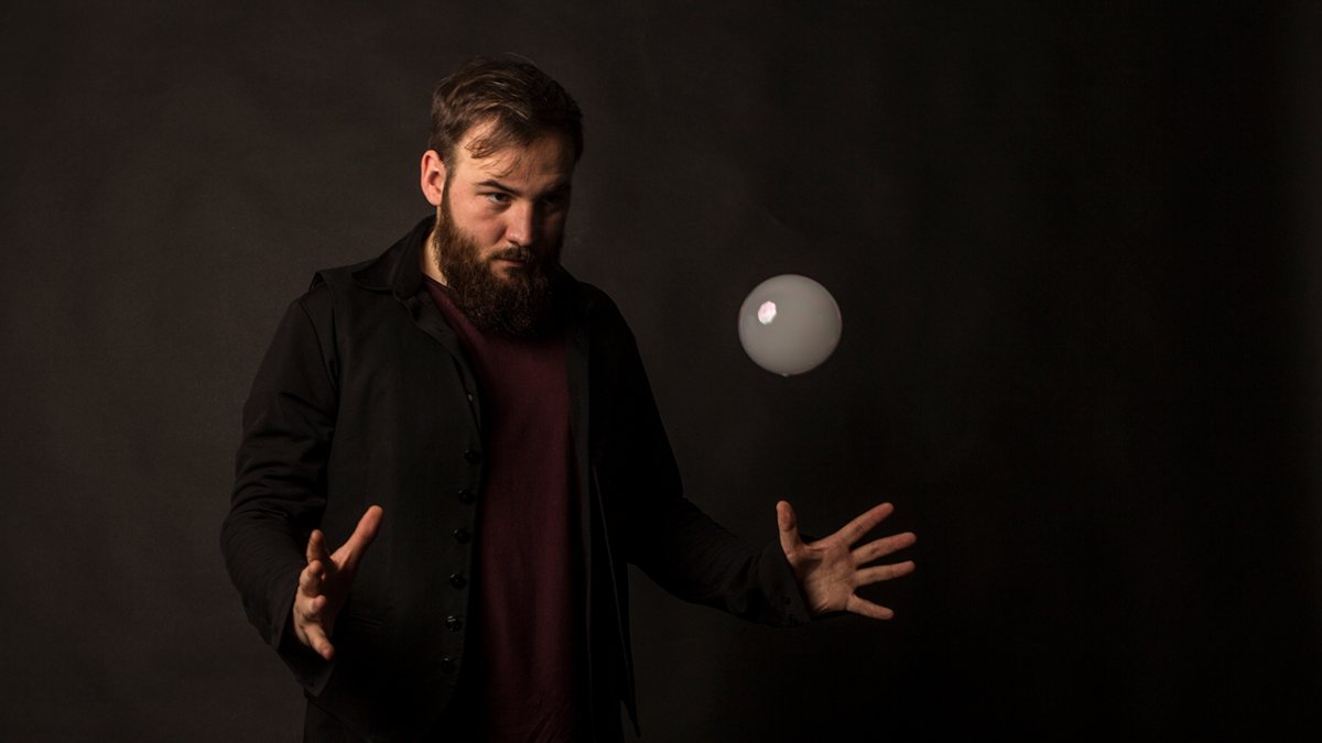 El artista internacional de origen gallego, Joshua Kenneth,