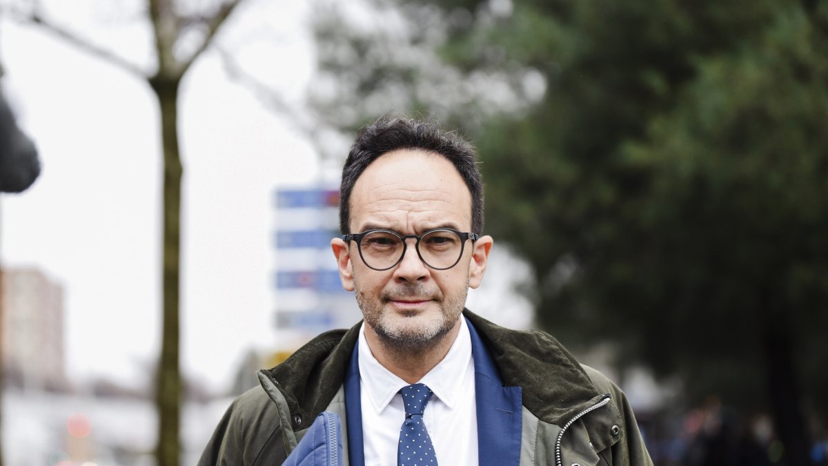 El secretario de Estado de Telecomunicaciones e Infraestructuras Digitales, Antonio Hernando, a su llegada a los juzgados de Plaza de Castilla.