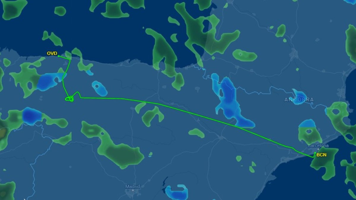Trayecto realizado por el vuelo de hoy de Barcelona a León que aterrizó en Asturias.