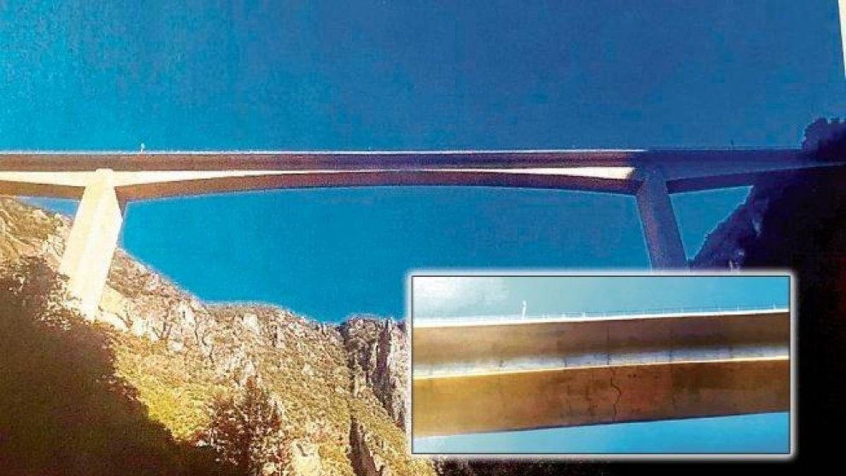 Imagen del viaducto de la N-120 vista desde el río Sil, donde se produjo una gran grieta.