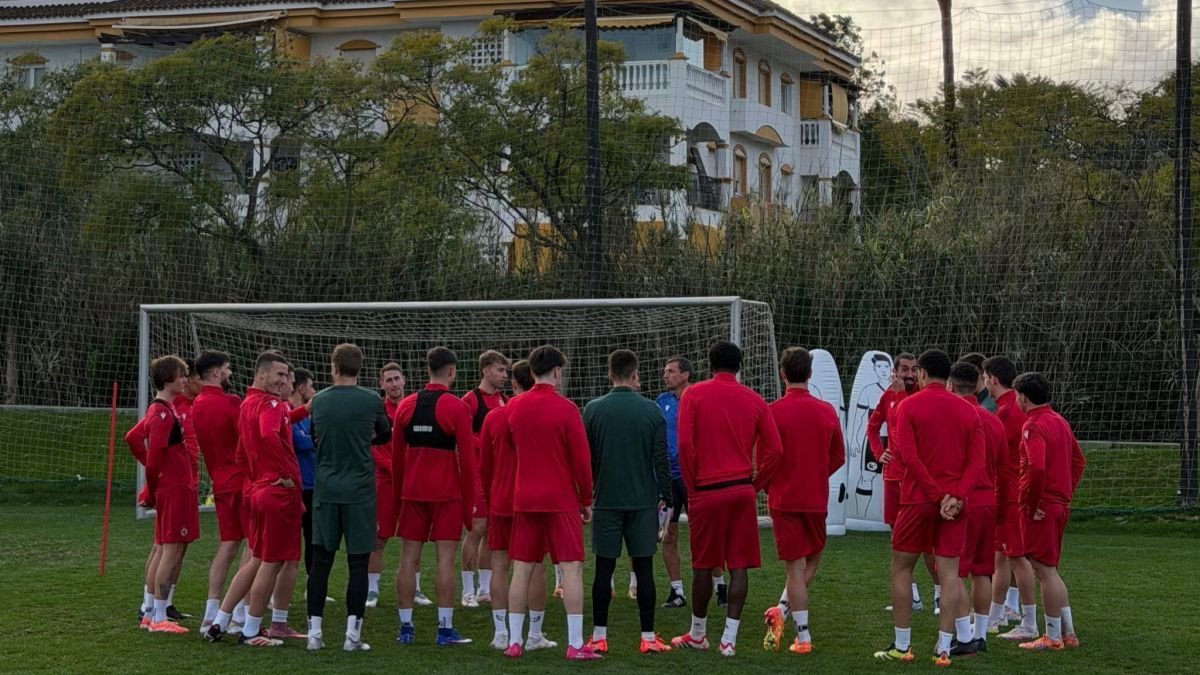 La primera plantilla de la Cultural aprovecha las instalaciones de la ciudad de Marbella.