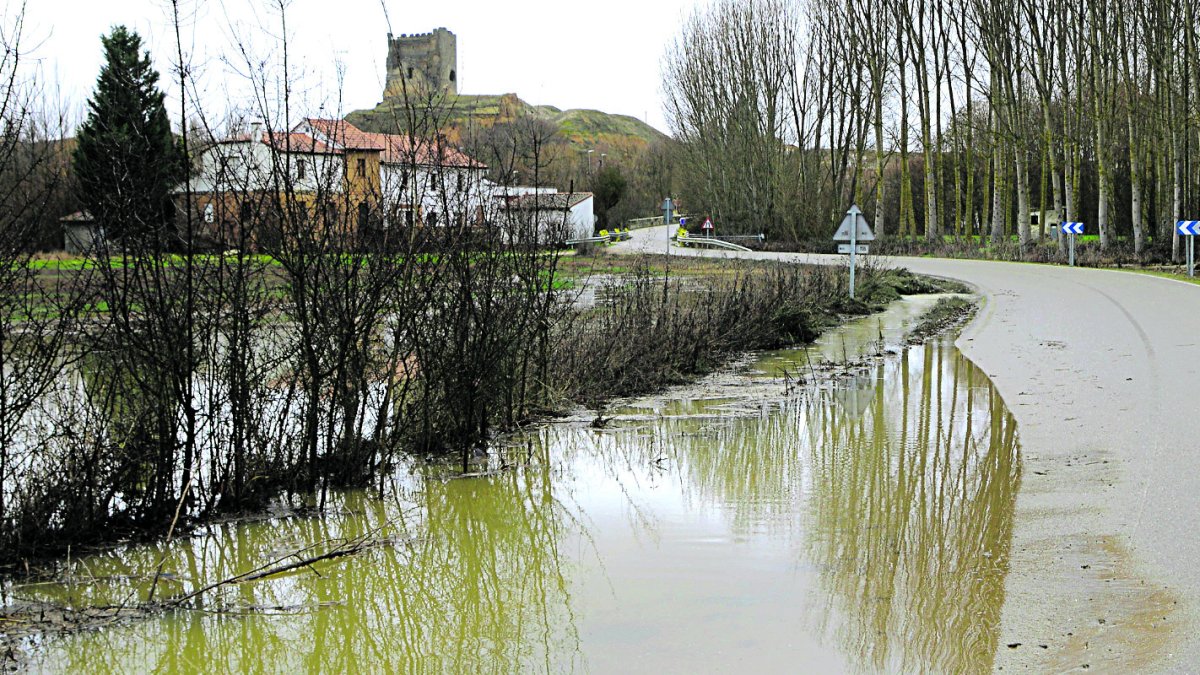 El Cea, desbordado en Sahagún