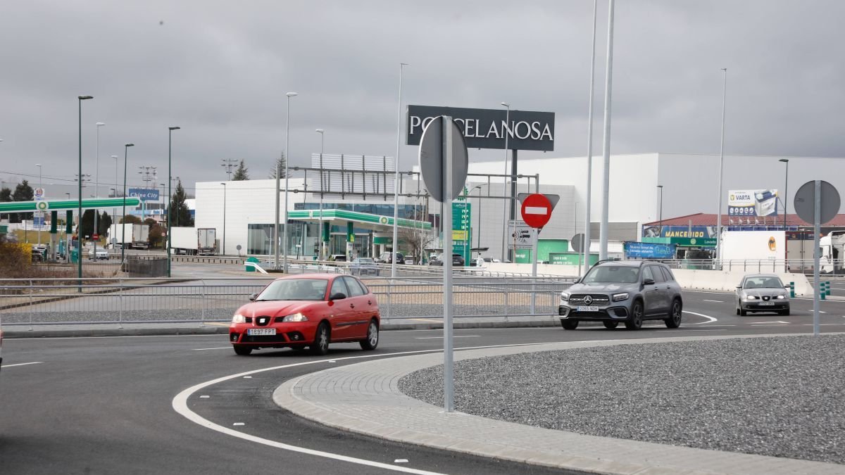 Los conductores pudieron estrenar este viernes ya por completo la nueva rotonda de la N-120 (León-Astorga).