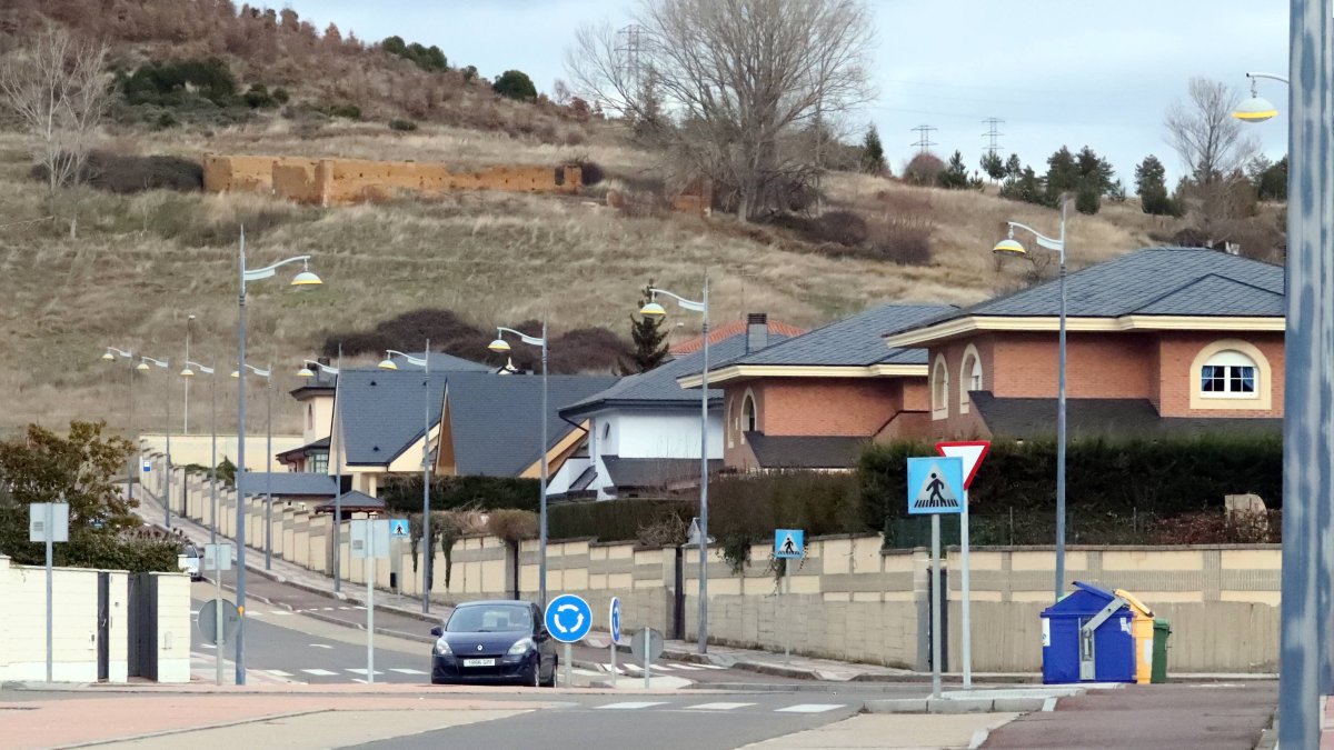 La zona de los chalés del final de Eras de Renueva ha sido objeto de asaltos estos días.