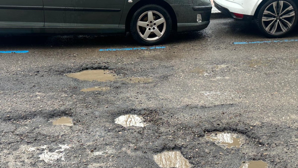 Baches en el entorno del parque San Francisco en León