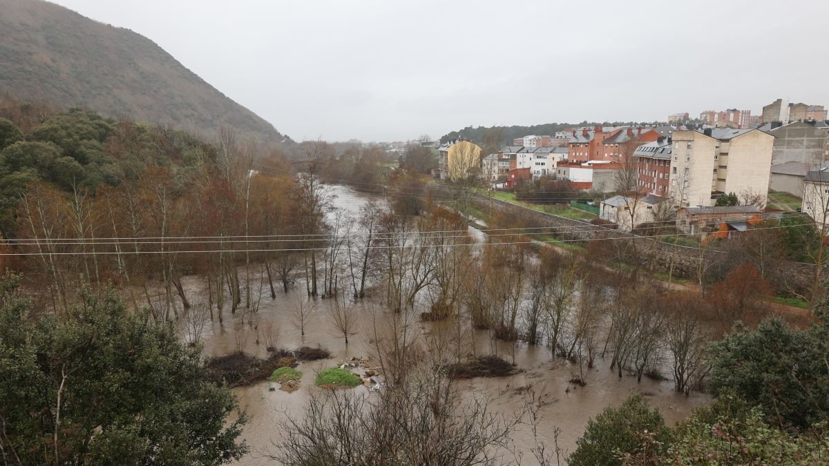 Estado de la confluencia de los ríos Sil y Boeza a su paso por Ponferrada .