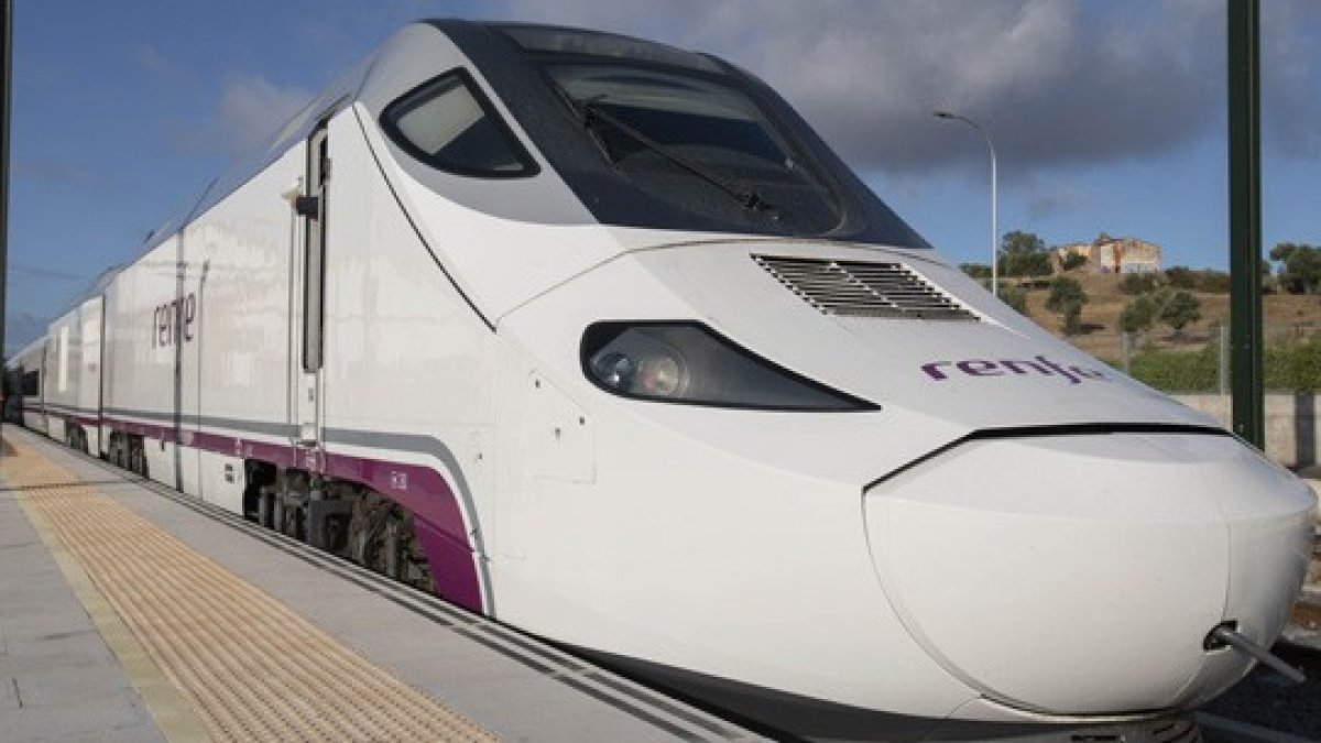 Archivo - Tren Alvia.