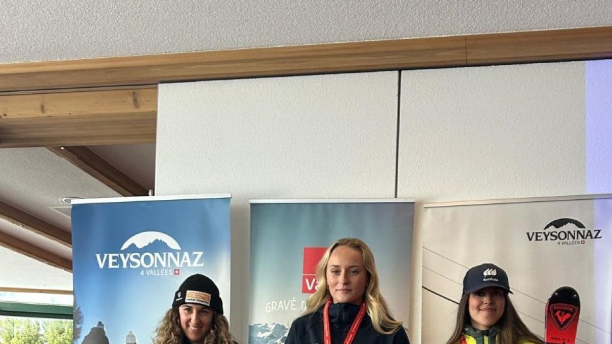 María Martín Granizo, a la derecha, se colgó el bronce.