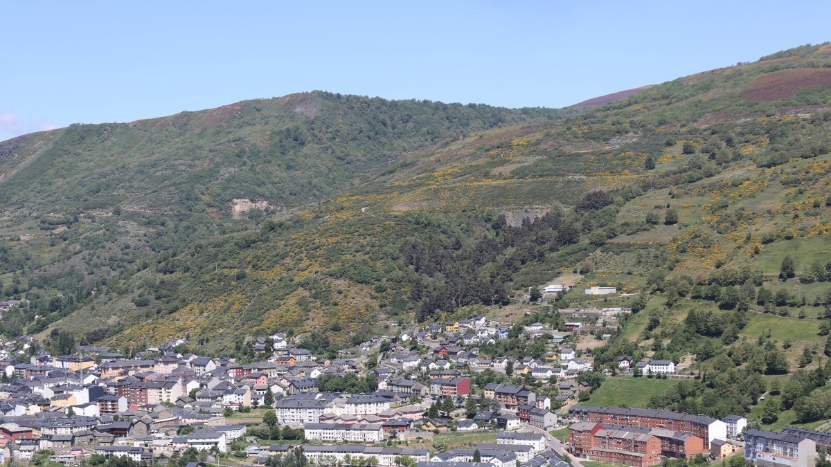 Vista de Villablino, en la cuenca minera de Laciana