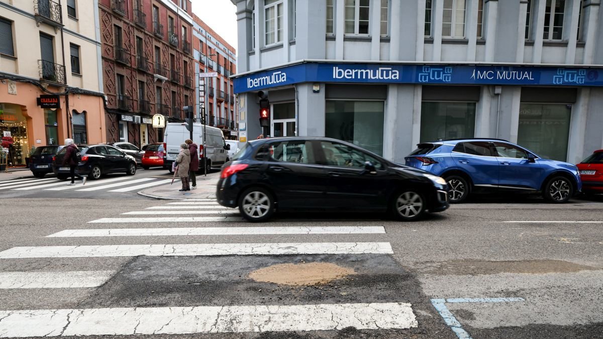 El socavón de Padre Isla se ha tapado por el momento con un poco de arena. 