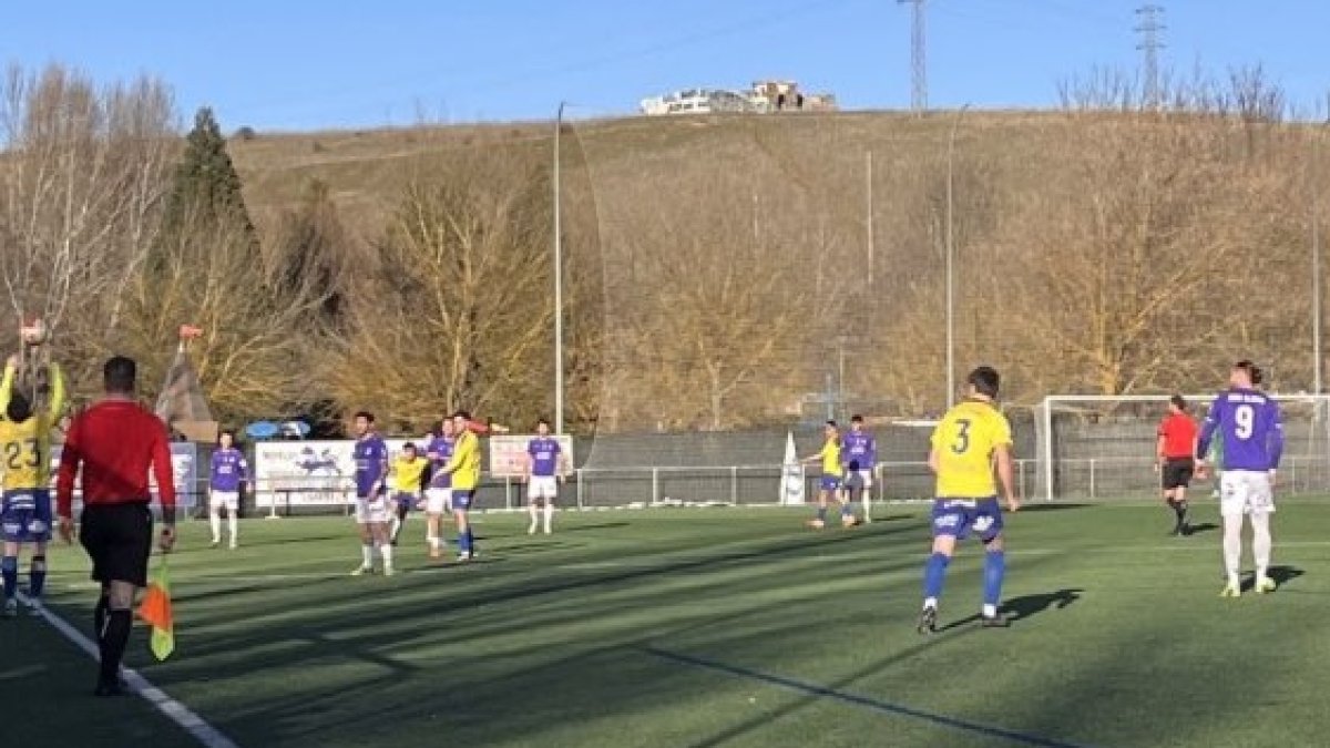 El Atlético Mansillés mereció un mejor resultado frente al Palencia Cristo Atlético.
