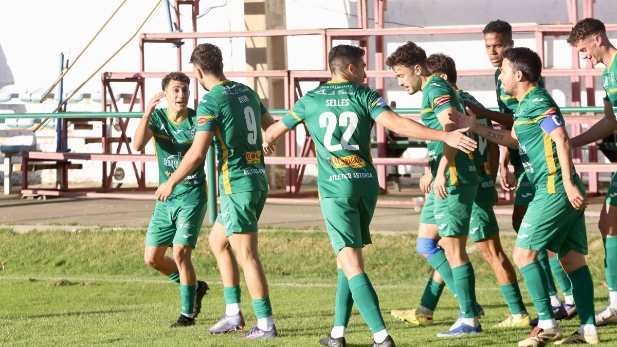 El Astorga afronta una recta final de la Liga con diez exámenes para lograr el objetivo.