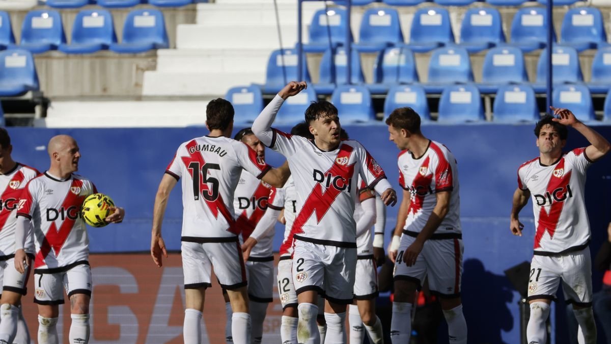 El Rayo Vallecano se da un festín a costa de un flojo Atlético de Madrid