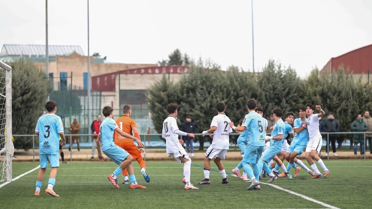 La Peña rema para morir en la orilla contra el Navega en un duelo que se puso cuesta arriba
