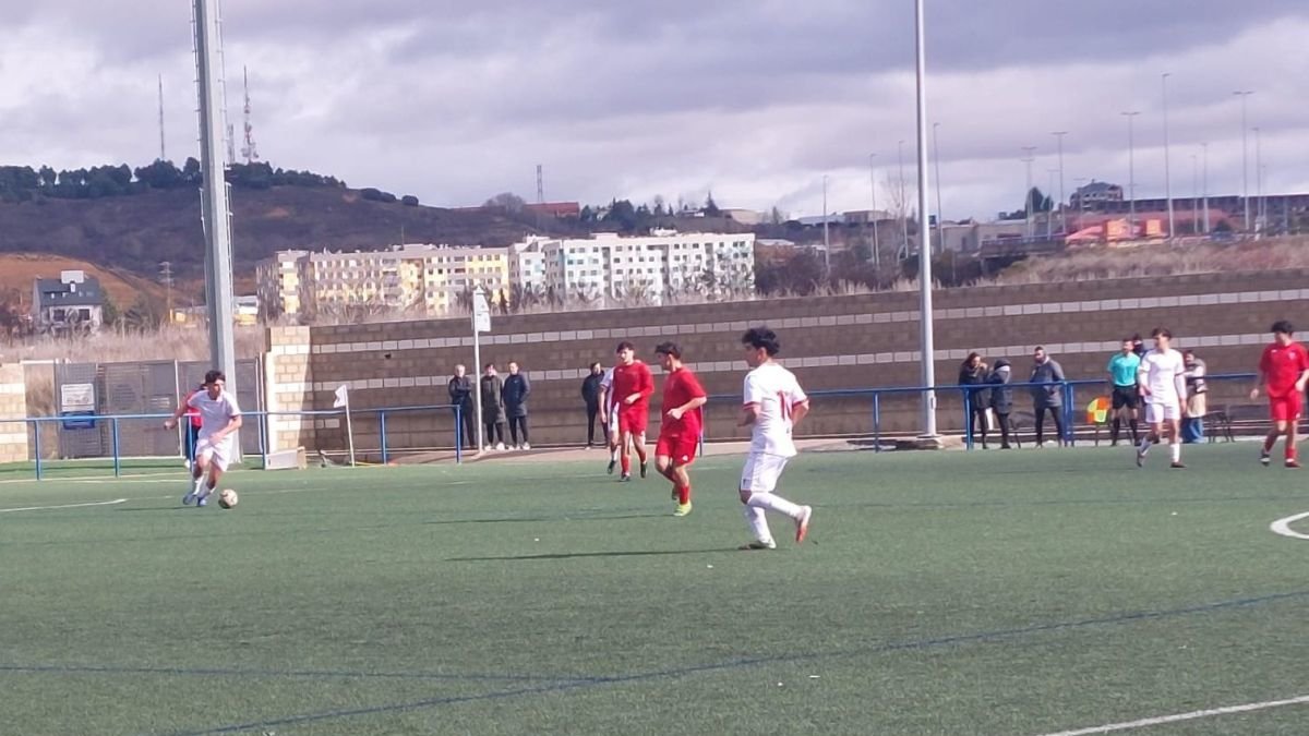 La Cultural Leonesa juvenil gana al Sur y amplía su margen con el Santa Marta