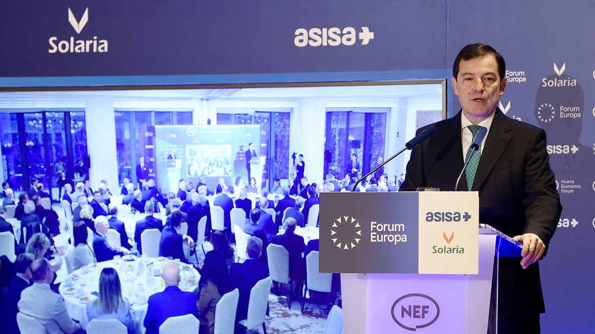 El presidente del Partido Popular de Castilla y León y candidato a la Presidencia de la Junta, Alfonso Fernández Mañueco, participa en el desayuno informativo del Fórum Europa, organizado por Nueva Economía Fórum.