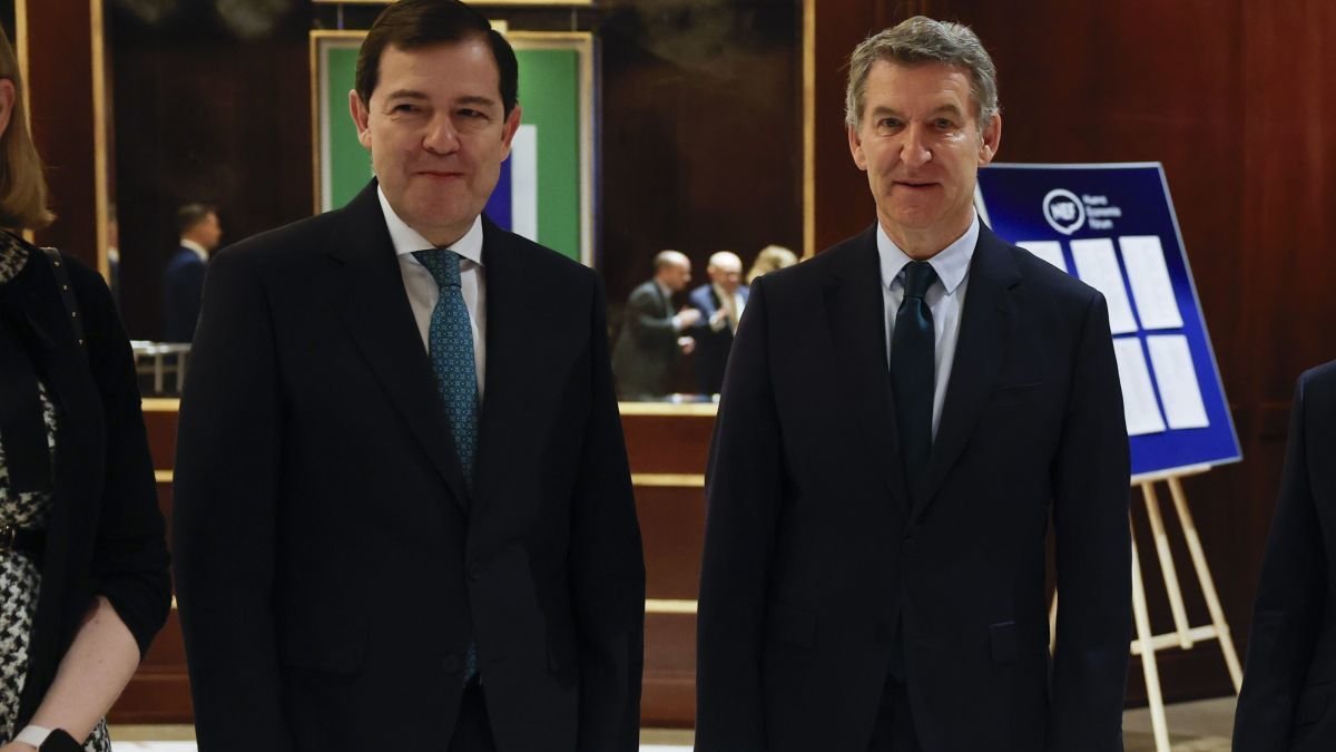 El presidente de Castilla y León, Alfonso Fernández Mañueco, con Alberto Núñez Feijóo.