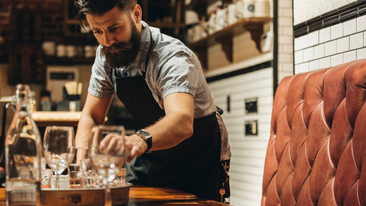 La mezcla de café y alcohol, base del carajillo y del café con orujo, vuelve a ganar protagonismo en bares y sobremesas