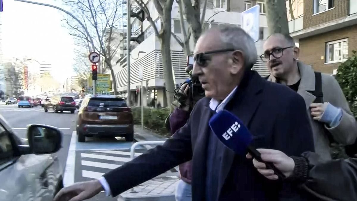 Captura de video de la salida de su casa en Madrid del exdirector adjunto operativo (DAO) de la Policía, José Ángel González.
