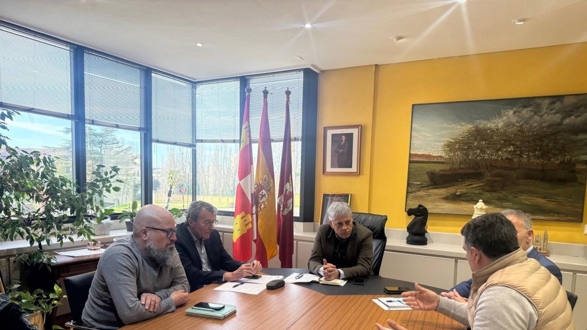 Representantes de los apicultores se reunieron en la Junta.