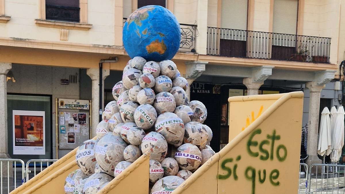 La Piñata ya puede visitarse en la plaza Mayor.