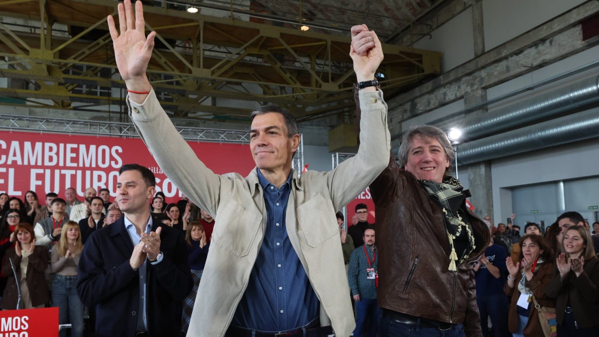 Pedro Sánchez, tras el mitin ofrecido en Ponferrada esta mañana de domingo