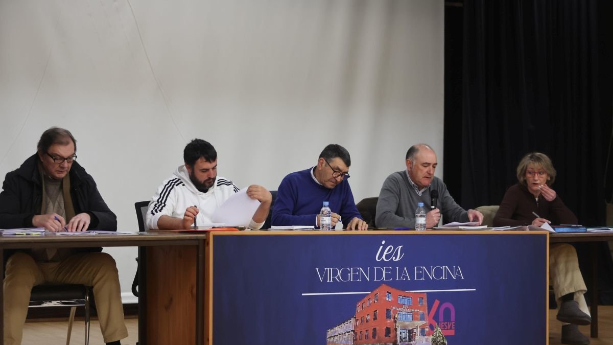 Un momento de la celebración ayer de la Junta General de los Regantes en Ponferrada.