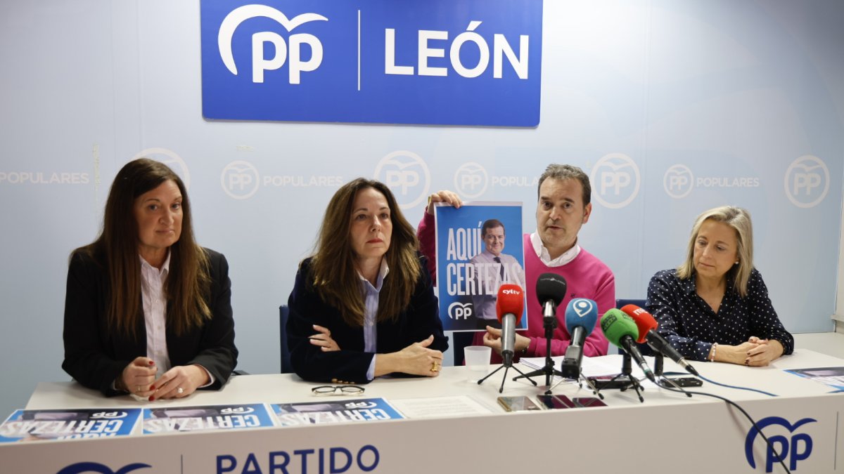 Elena Báliez, María José Álvarez Casais, Ricardo Gavilanes y Elena Bollo.