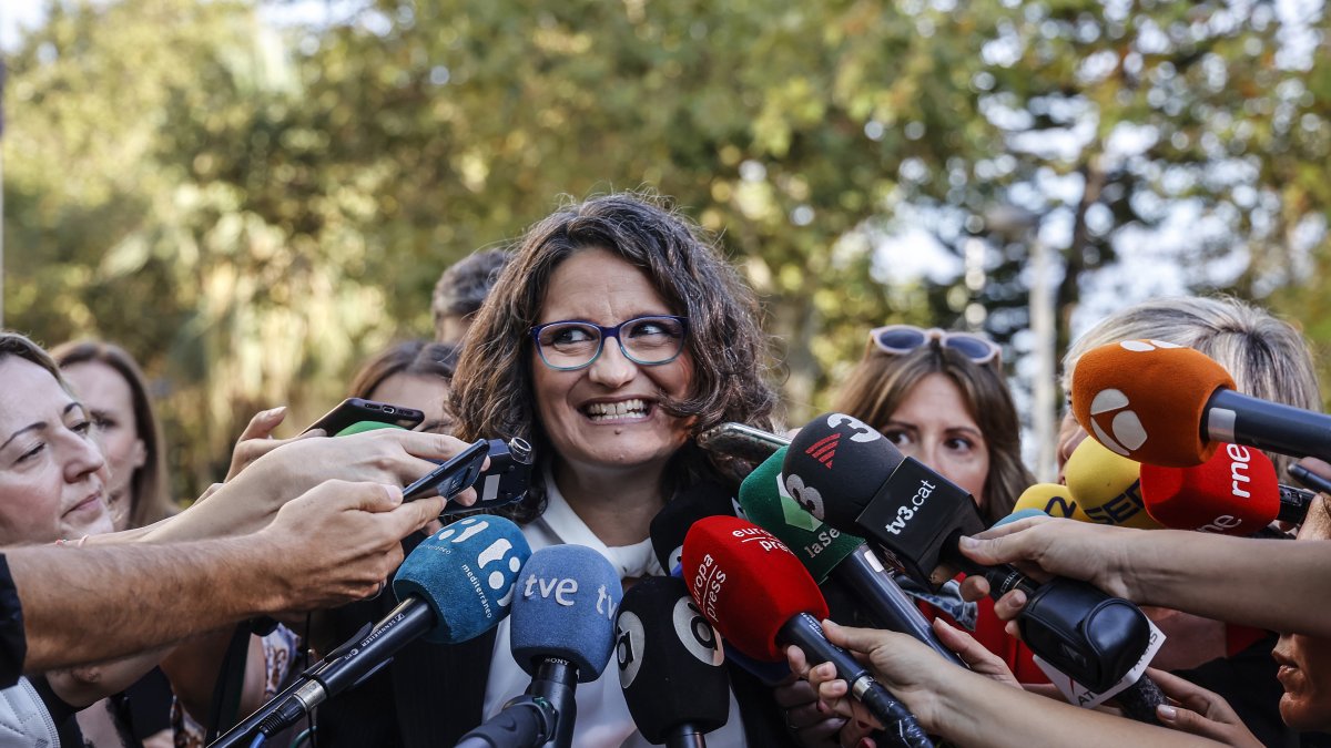 ROBER SOLSONA…20220919…VALENCIA…. MÒNICA OLTRA A SU LLEGADA A LA CIUDAD DE LA JUSTICIA.