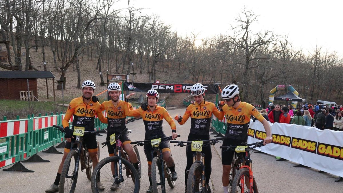 Participantes del Aguzo en la carrera de Bembibre.