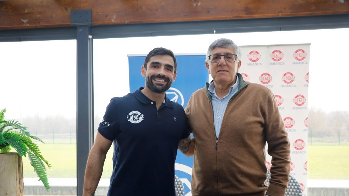 Puertas y Cayetano Franco antes de la rueda de prensa del técnico y presidente del Ademar.