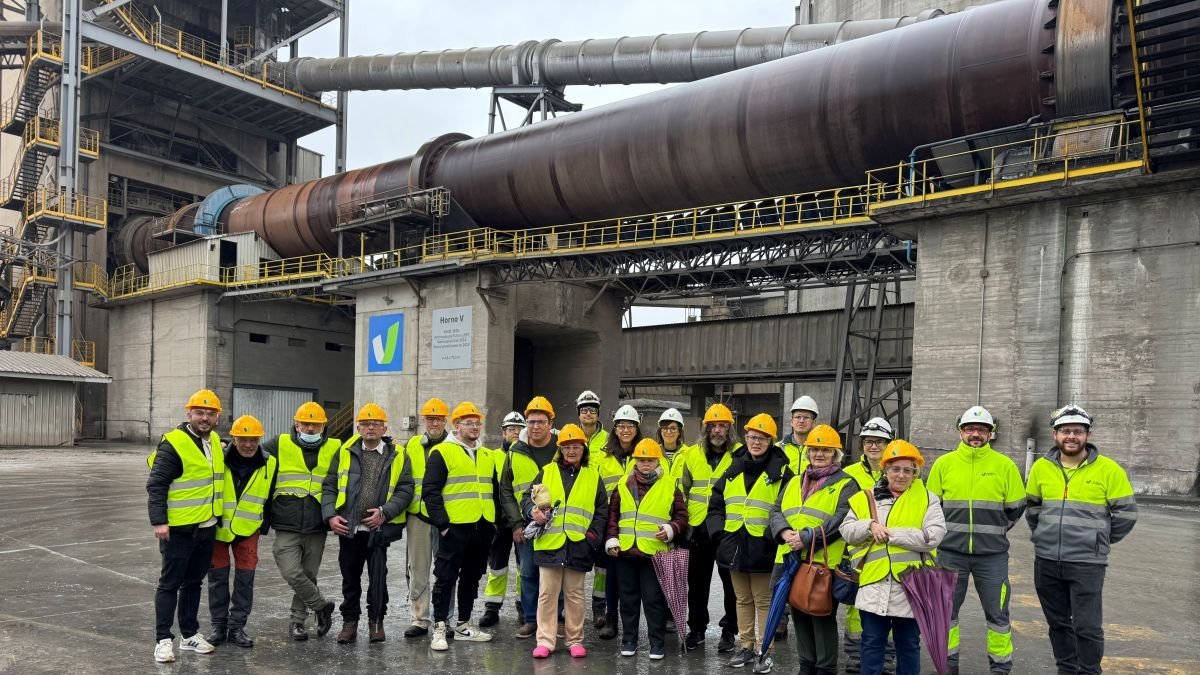 Foto de familia tras la visita