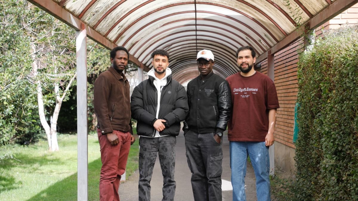 Cuatro de los hombres que están en el programa de personas sin hogar de San Juan de Dios, en La Fontana.