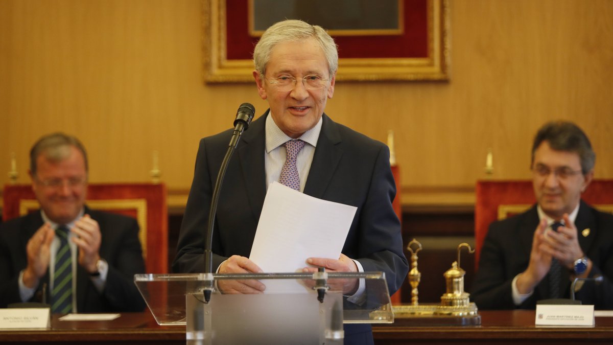 Declaración como Hijo Adoptivo de León a Fernando Ónega